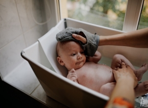 Jak prawidłowo kąpać niemowlaka?